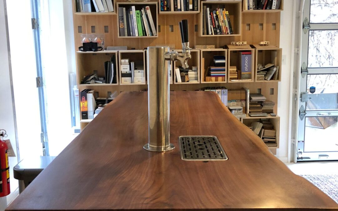 Fica Portable Bar Table